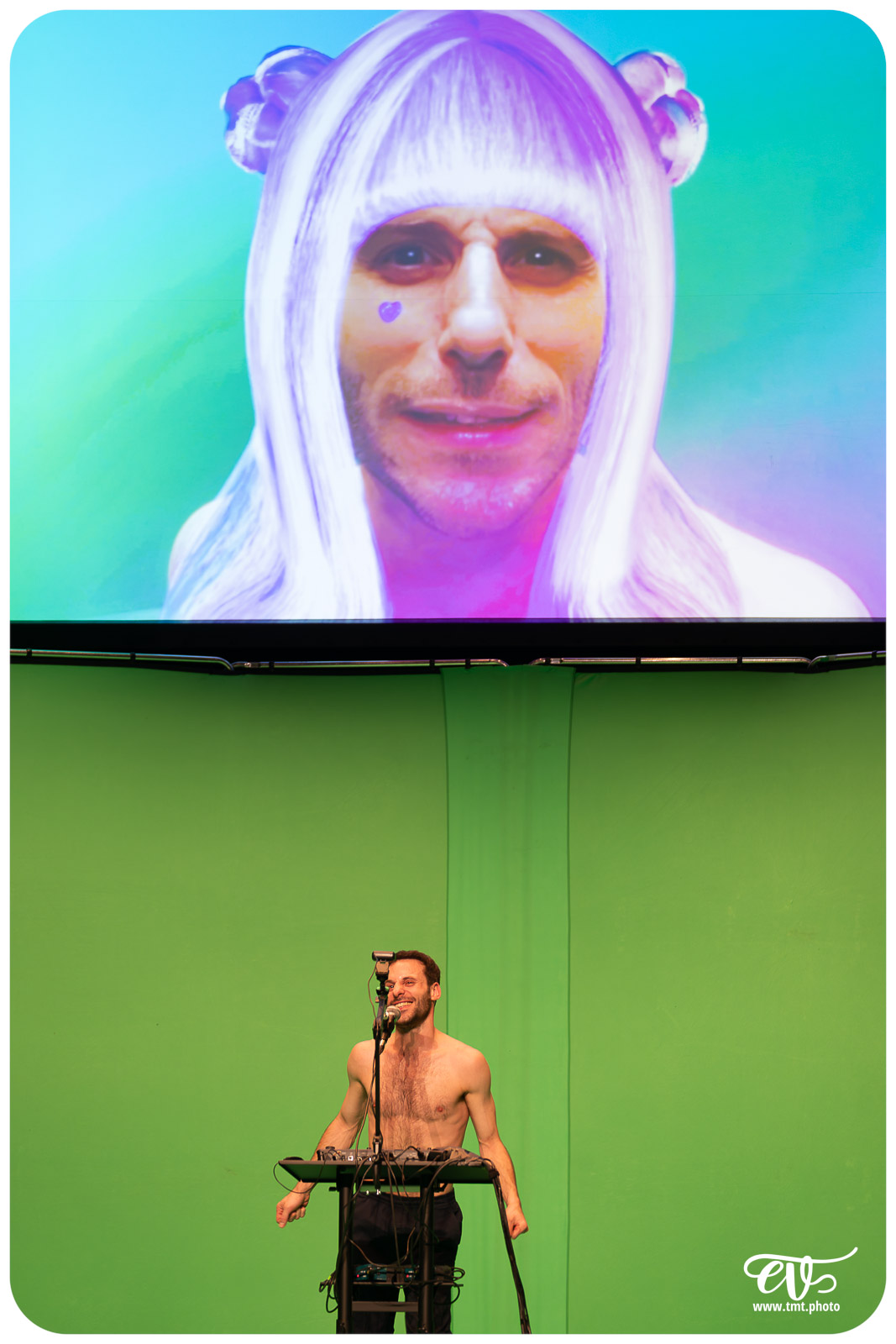 DYSTOPIA (UN POYO ROYO)